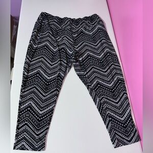 Terra & Sky Monochrome Zigzag Women’s Leggings